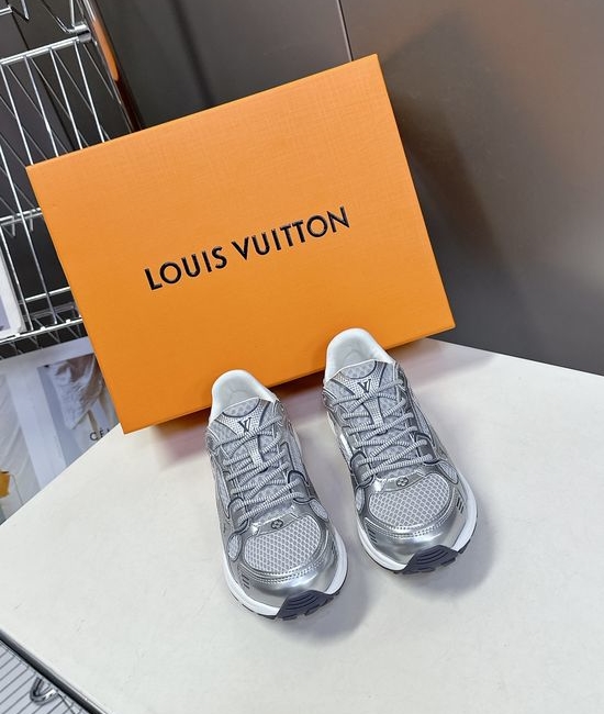 Louis Vuitton LV Couple s Tech Fabric Running Shoes with Classic Design