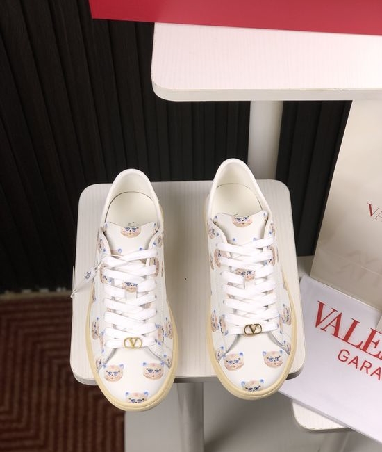 Valentino Classic Retro Casual Sneakers Durable Non-slip Outsole