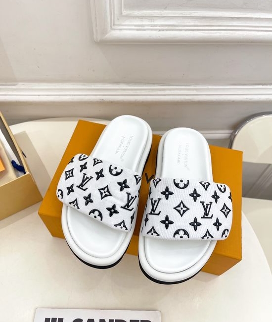 Louis Vuitton LV Embossed Casual Comfort Slip-On Slides