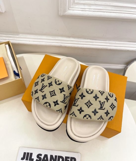 Louis Vuitton LV Embossed Casual Comfort Slip-On Slides