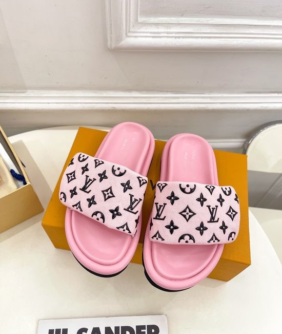 Louis Vuitton LV Embossed Casual Comfort Slip-On Slides