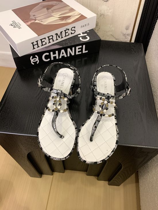 Chanel Premium Leather Toe-Post Sandals With Leather Sole