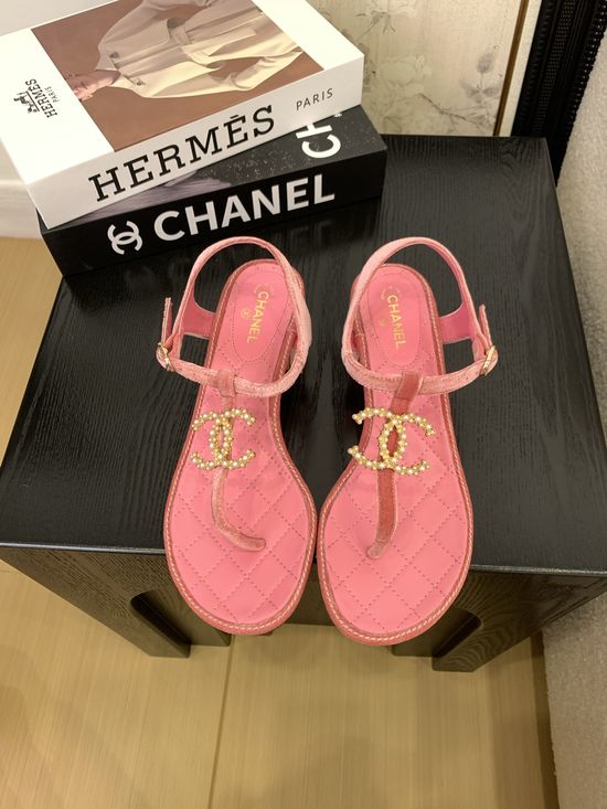 Chanel Premium Leather Toe-Post Sandals With Leather Sole