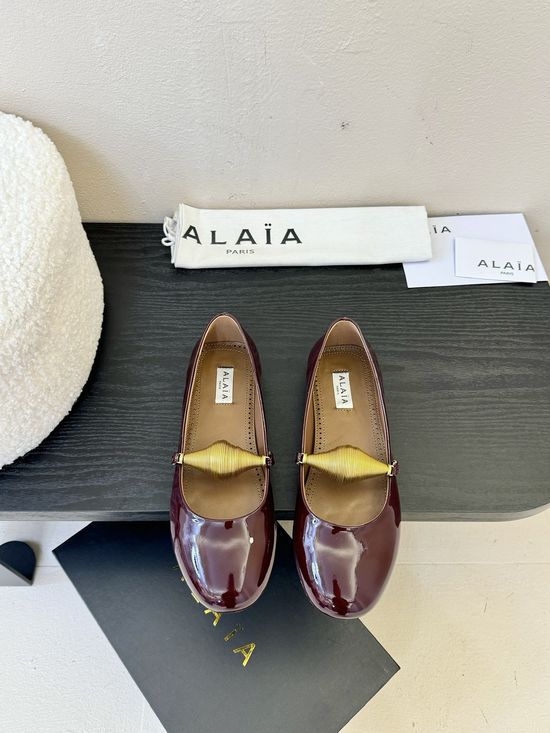 Alaia Curved Wedge Sandals Patent Leather Sheepskin Lining