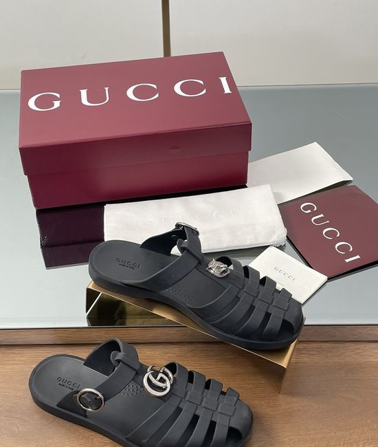 Gucci Logo Detail Rubber Sandals Comfortable Casual Footwear