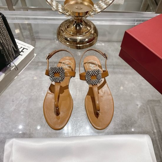 Roger Viver RV Elegant Leather Thong Sandals with Hardware Accents
