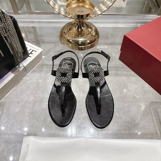 Roger Viver RV Elegant Leather Thong Sandals with Hardware Accents