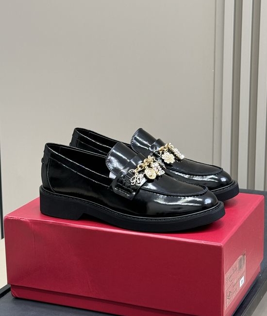 Roger Viver RV Rhinestone Buckle Leather Platform Sandals