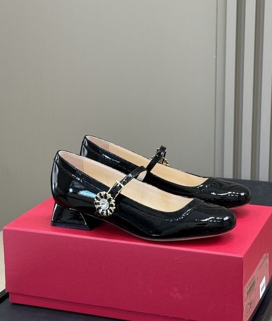 Roger Viver RV Retro Daisy Pattern Mary Jane Patent Leather Shoes