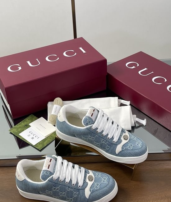 Gucci Vintage Distressed Canvas Casual Sports Sneakers with Classic Webbing