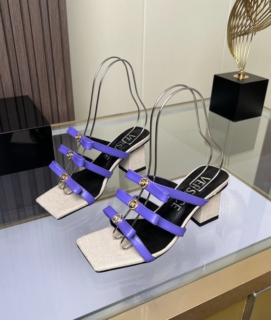 Versace Stylish Square-toe Low-heeled Slippers in Leather