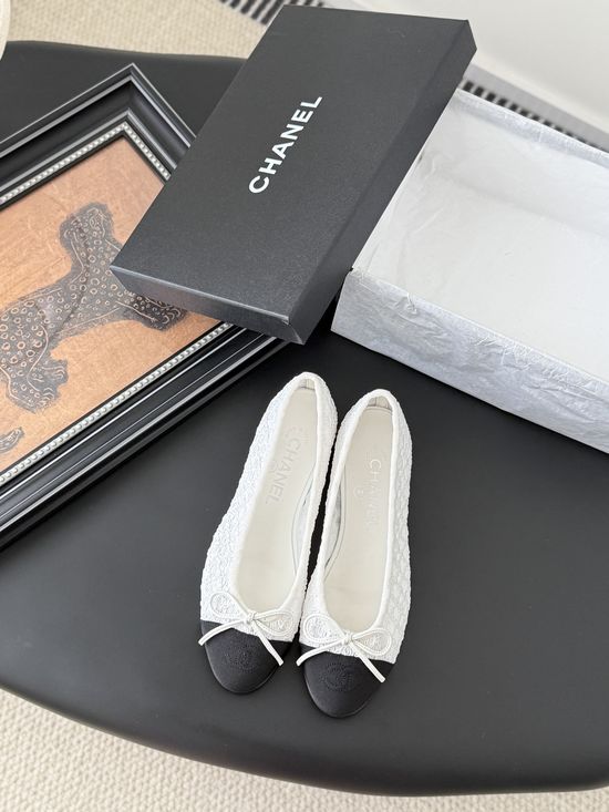 Chanel Classic Round Toe Comfortable Ballet Flats with Premium Material