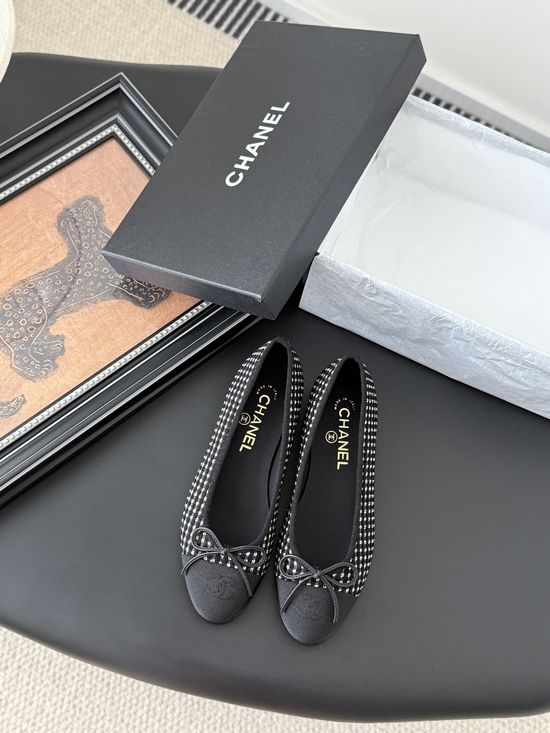 Chanel Classic Round Toe Comfortable Ballet Flats with Premium Material