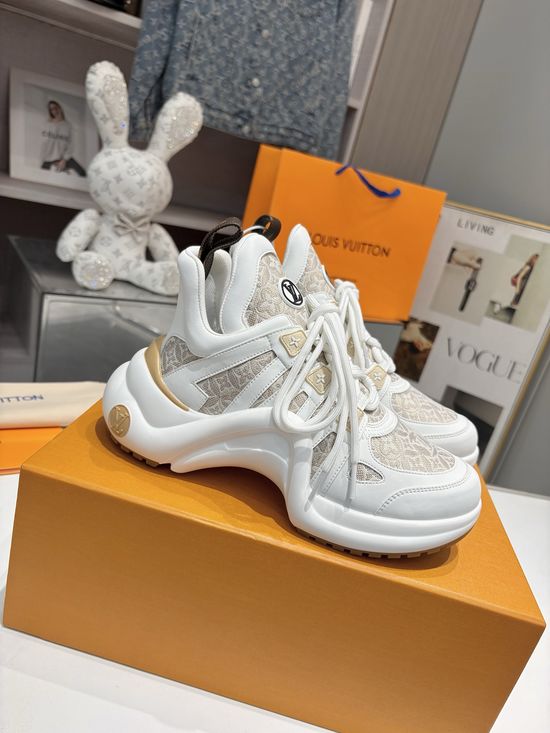 Louis Vuitton Comfortable Arch Support Leather Casual Sneakers