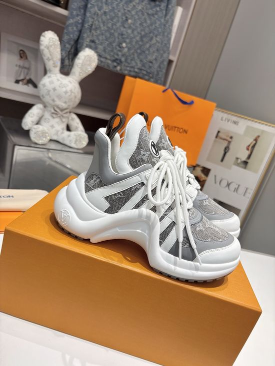 Louis Vuitton Comfortable Arch Support Leather Casual Sneakers