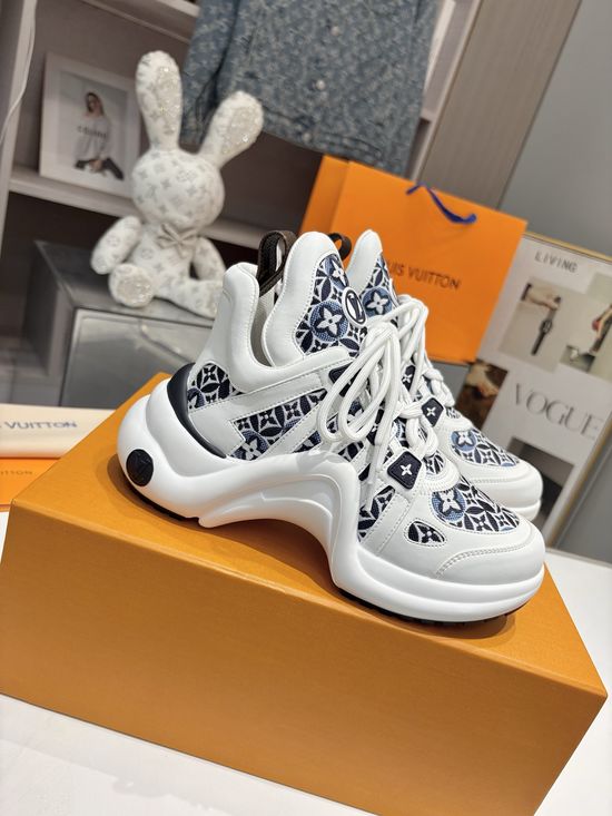 Louis Vuitton Comfortable Arch Support Leather Casual Sneakers