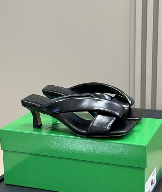 Bottega Veneta BV Kitten Heel Leather Mule Sandals Slip On Slides