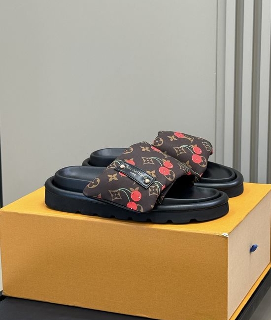 Louis Vuitton LV Lightweight Comfortable Slides Casual Summer Footwear