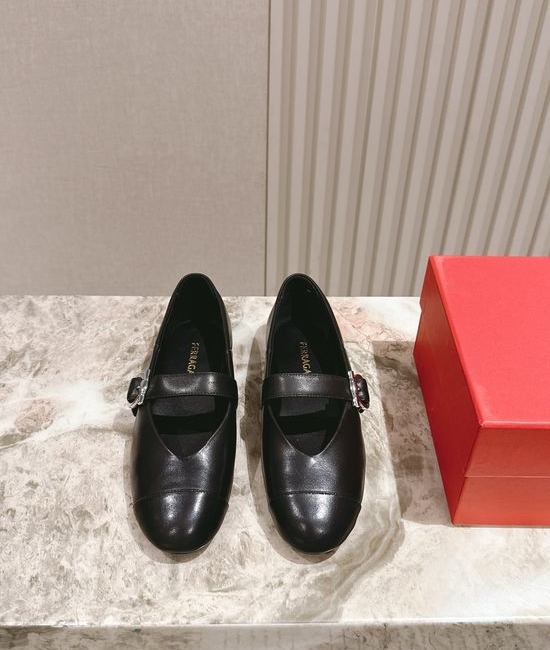 Ferragamo Elegant Bow Decorated Square Toe Flat Shoes
