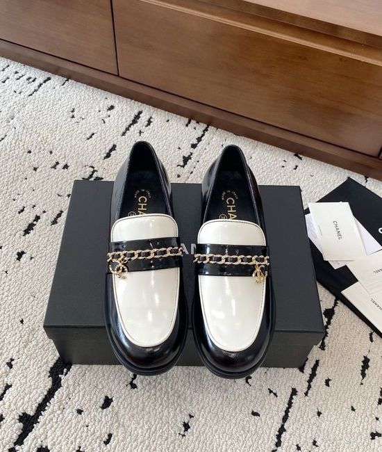 Chanel Chain Buckle Low Heel Loafers Retro Soft Genuine Leather