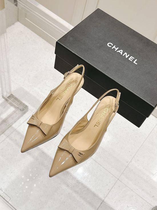 Chanel Chic Bow-Adorned Pointed-Toe Shoes with Painted Leather