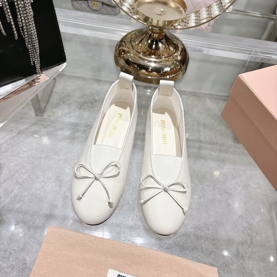 Miu Miu Bow Decor Leather Round Toe Block Heel Daily Pumps