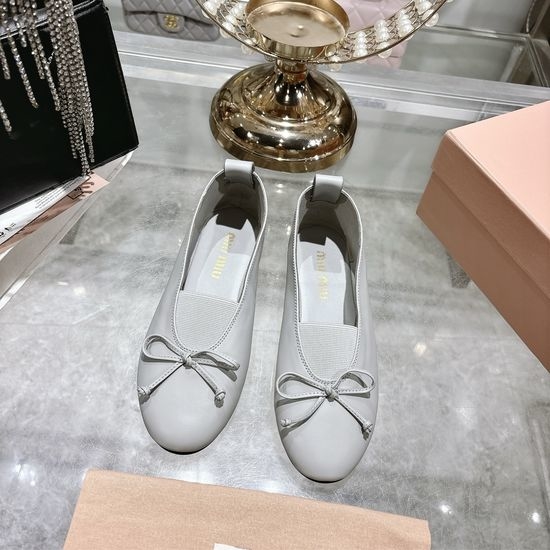 Miu Miu Bow Decor Leather Round Toe Block Heel Daily Pumps