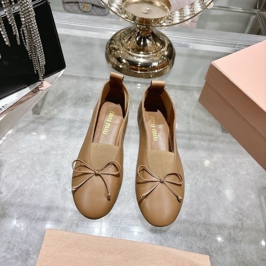 Miu Miu Bow Decor Leather Round Toe Block Heel Daily Pumps