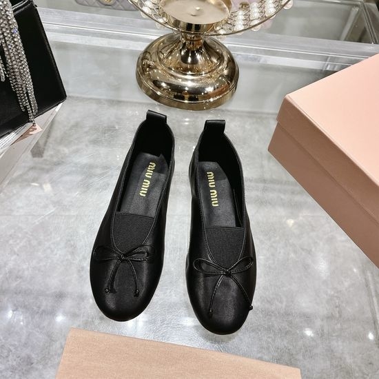 Miu Miu Bow Decor Leather Round Toe Block Heel Daily Pumps