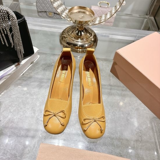 Miu Miu Bow Decor Leather Round Toe Block Heel Daily Pumps