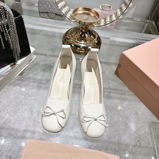 Miu Miu Bow Decor Leather Round Toe Block Heel Daily Pumps