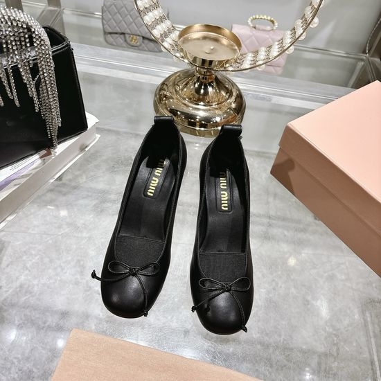 Miu Miu Bow Decor Leather Round Toe Block Heel Daily Pumps