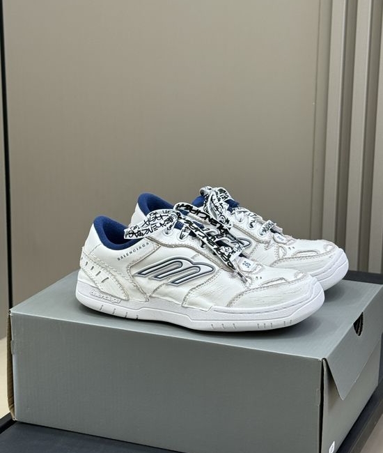 Balenciaga Vintage Distressed Leather Casual Sneakers With Retro Finish