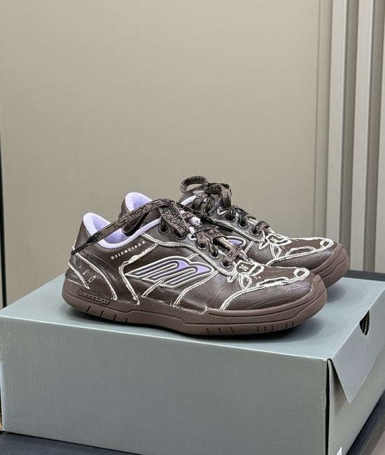 Balenciaga Vintage Distressed Leather Casual Sneakers With Retro Finish