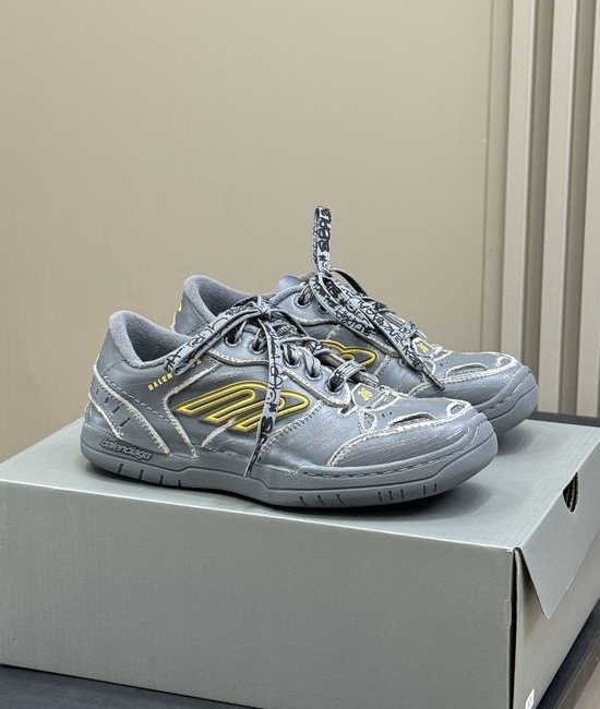 Balenciaga Vintage Distressed Leather Casual Sneakers With Retro Finish