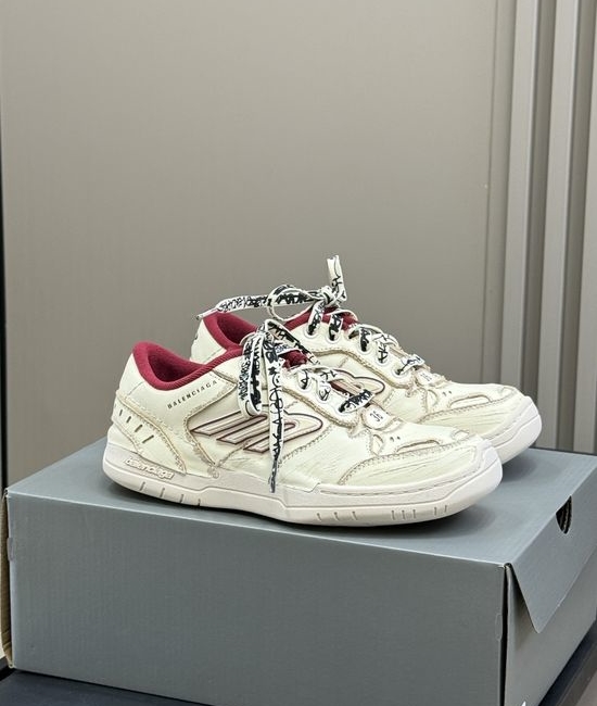 Balenciaga Vintage Distressed Leather Casual Sneakers With Retro Finish