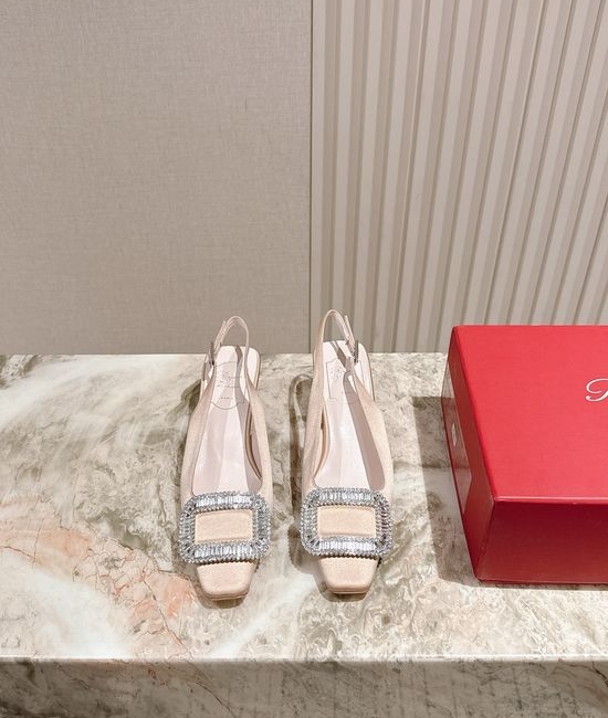 Roger Viver RV Rhinestone Buckle Pumps Comfortable Leather Sole