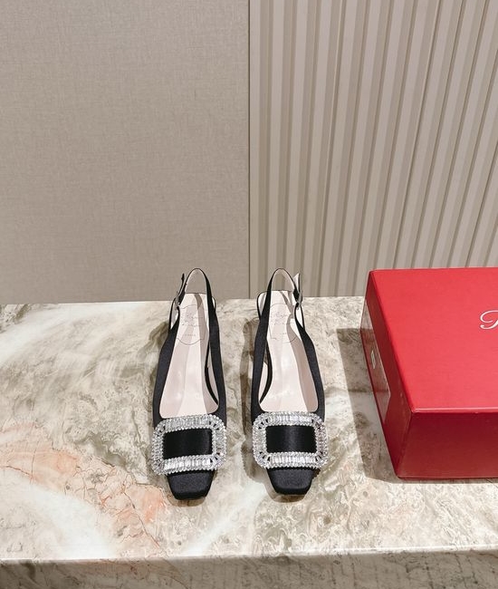 Roger Viver RV Rhinestone Buckle Pumps Comfortable Leather Sole