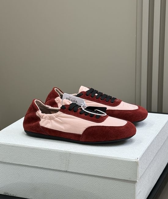 Prada Ultra-lightweight Sneakers Comfortable Stylish Daily
