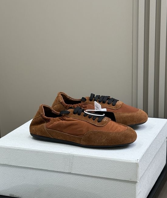Prada Ultra-lightweight Sneakers Comfortable Stylish Daily