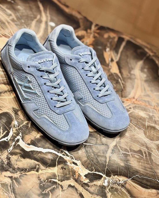 Louis Vuitton Breathable Lightweight Sneakers with Checkerboard Sole for Daily Use