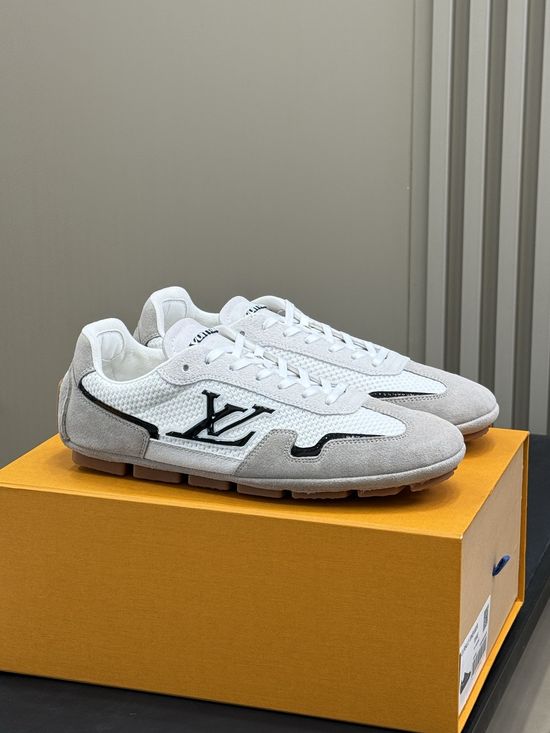Louis Vuitton Breathable Lightweight Sneakers with Checkerboard Sole for Daily Use