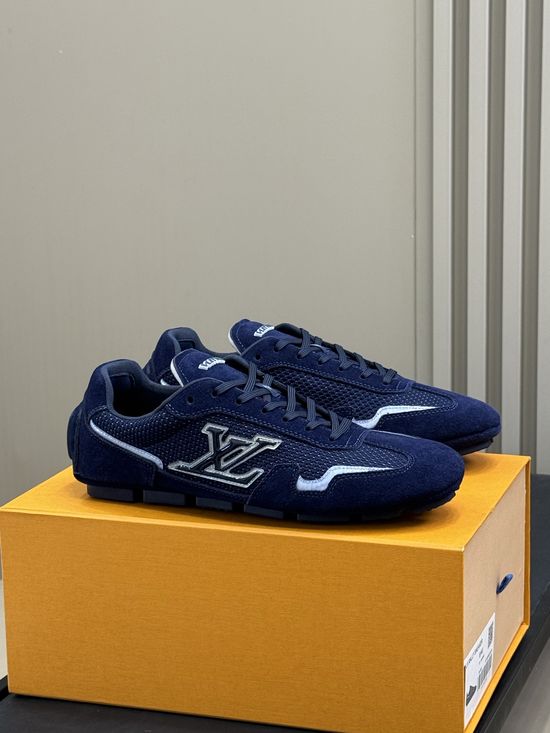 Louis Vuitton Breathable Lightweight Sneakers with Checkerboard Sole for Daily Use