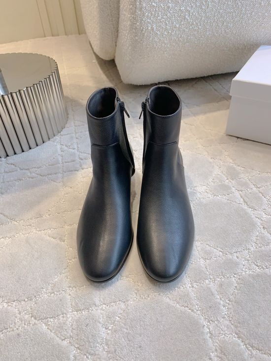 The Row Minimalist Comfortable Leather Short Boots