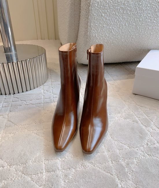 Fendi Classic Block Heel Ankle Boots Oil Wax Leather