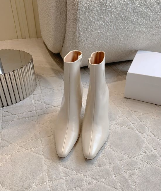 Fendi Classic Block Heel Ankle Boots Oil Wax Leather
