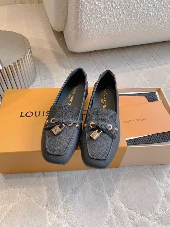 Louis Vuitton Elegant Lock Decor Leather Loafer Shoes