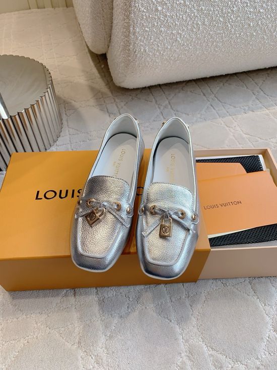 Louis Vuitton Elegant Lock Decor Leather Loafer Shoes