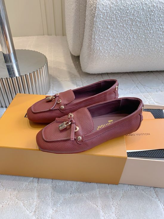 Louis Vuitton Elegant Lock Decor Leather Loafer Shoes
