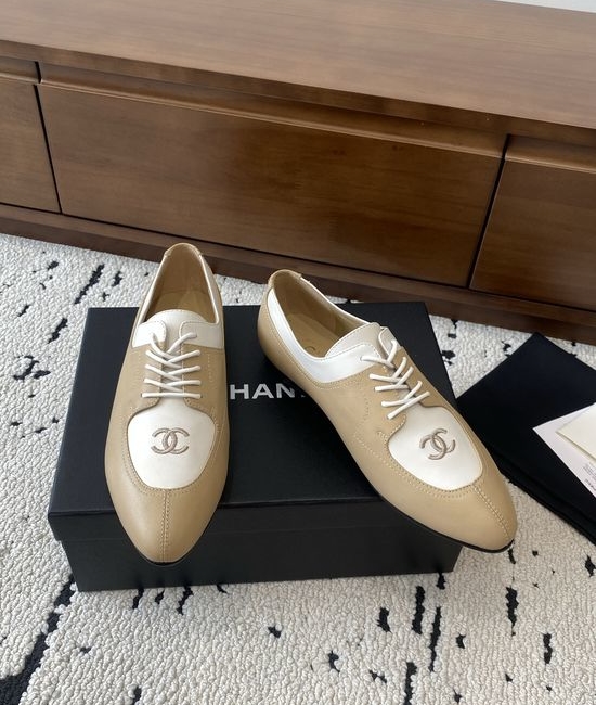 Chanel Pointed Toe Leather Flats with Retro Style Design